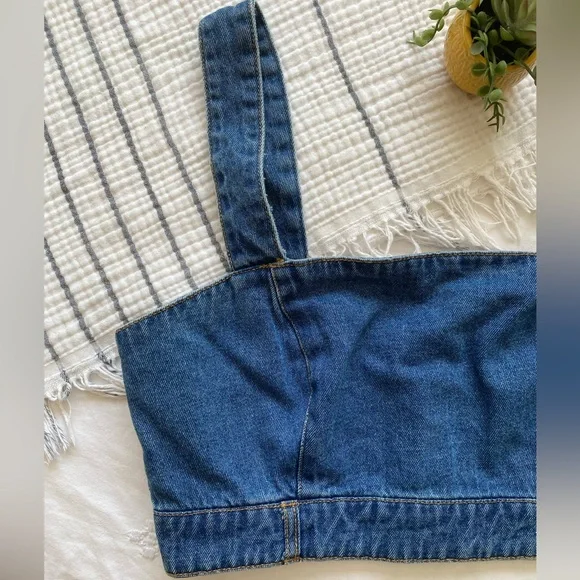 ✨ Forever 21 Blue Denim Sleeveless Crop Top ✨ - Picture 4 of 7